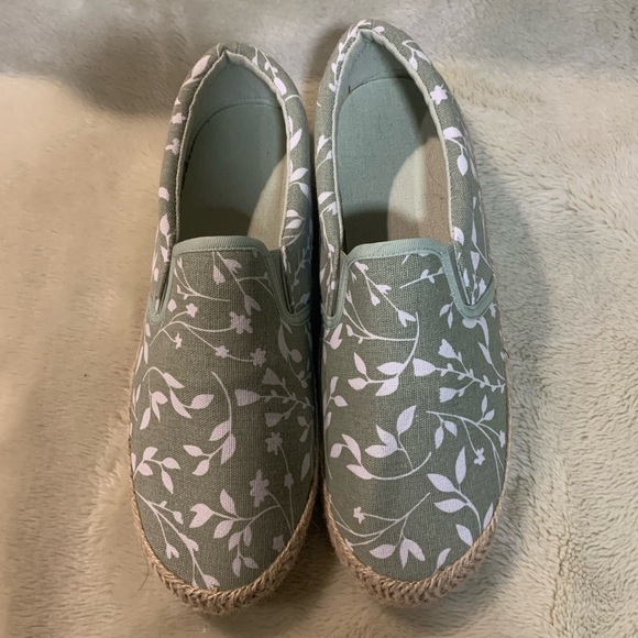 Cute sage slip on espadrille sneakers with botanical print size 9 - Picture 4 of 6